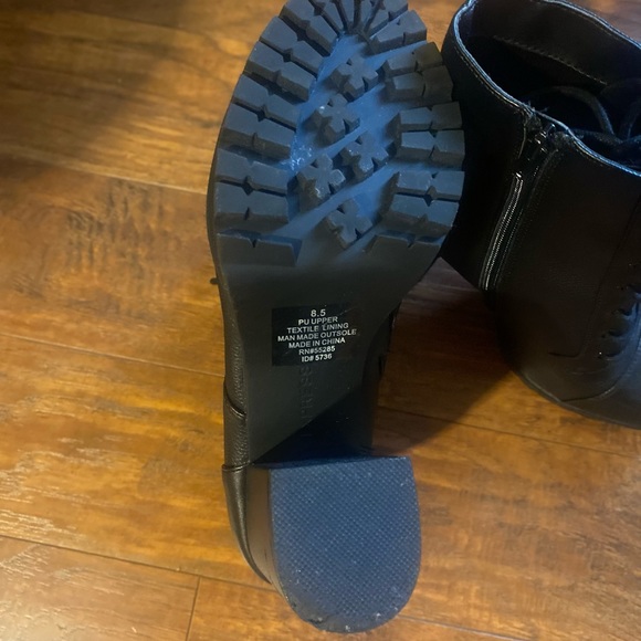 Express Combat Boots - Picture 2 of 3